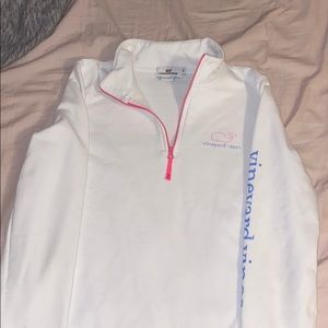 White Vineyard vines sweatshirt